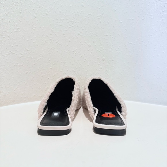 DKNY Women’s Fuzzy Faux Fur Beige Square Toe Mules Size 7 NWT - Picture 6 of 8